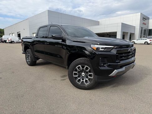 Used 2023 Chevrolet Colorado Z71 w/ Z71 Convenience Package 2 AWD/4WD image 3