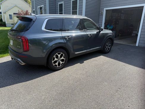Used 2020 Kia Telluride EX w/ Towing Package FWD image 2