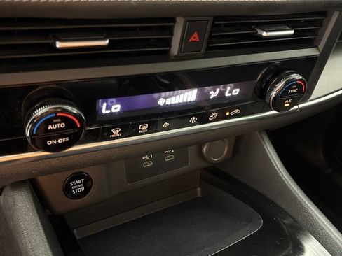 Used 2024 Nissan Rogue SV AWD/4WD image 42