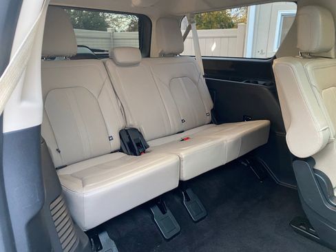 Used 2022 Ford Expedition Max Limited image 5