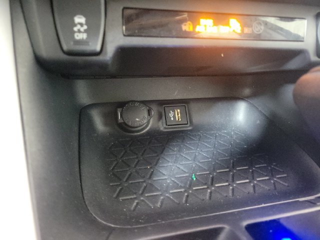 Used 2024 Toyota RAV4 XLE w/ Convenience Package FWD image 26