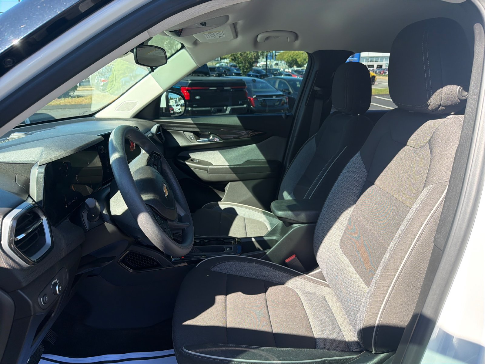 Used 2024 Chevrolet TrailBlazer LT AWD/4WD image 9