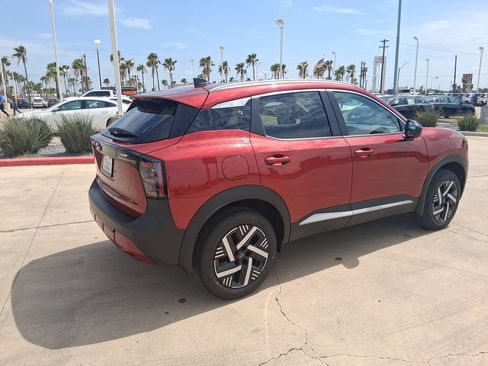 New 2026 Nissan Kicks SV w/ SV Premium Package FWD image 7