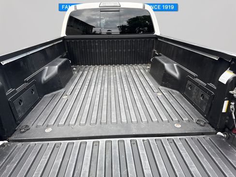 Used 2018 Toyota Tacoma SR5 AWD/4WD image 12