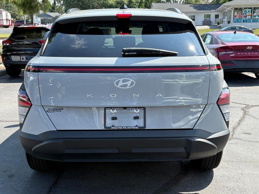 Certified 2024 Hyundai Kona SEL AWD/4WD image 5