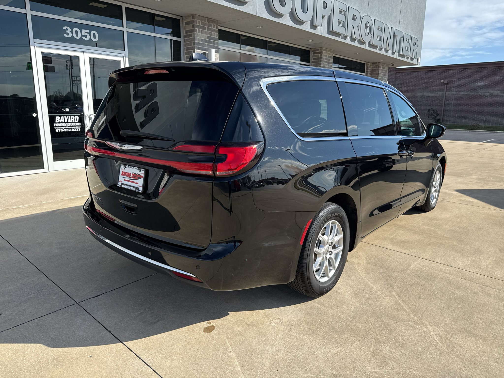 Used 2025 Chrysler Pacifica Select FWD image 7