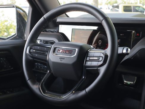 Used 2026 GMC Yukon AT4 AWD/4WD image 19
