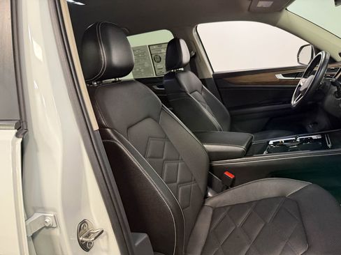 Used 2025 Volkswagen Atlas SE image 63