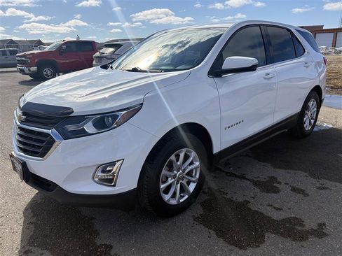 Used 2018 Chevrolet Equinox LT image 2