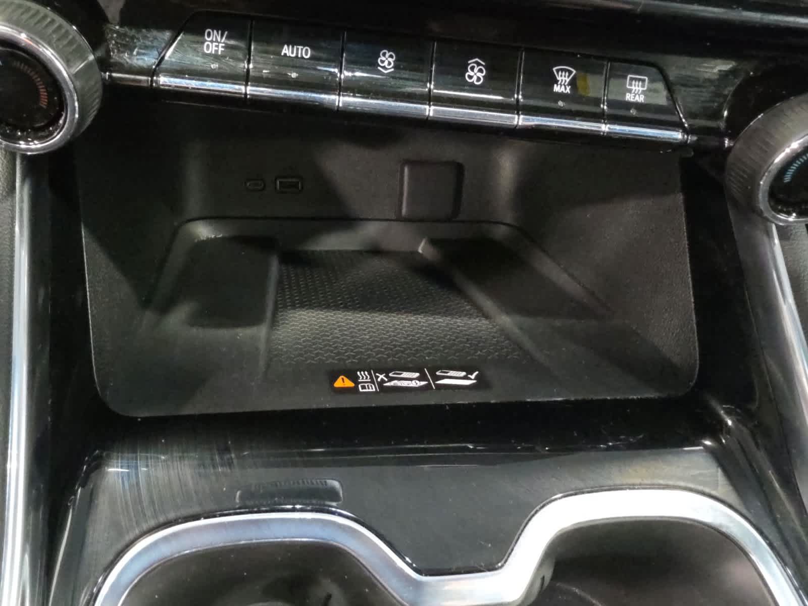 Used 2024 Chevrolet Traverse LT w/ LPO, Floor Liner Package FWD image 22