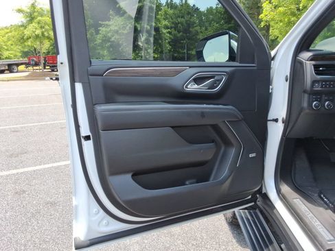 Used 2023 Chevrolet Suburban Premier w/ Premium Package 2 AWD/4WD image 24