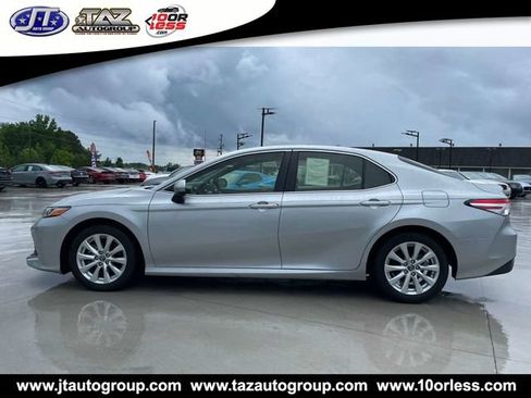 Used 2018 Toyota Camry LE FWD image 5