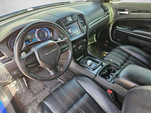 Used 2018 Chrysler 300 S w/ 300S Premium Group RWD image 12