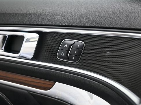 Certified 2017 Ford Explorer Limited FWD image 12