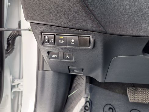 Used 2024 Toyota Corolla Cross AWD Hybrid w/ Convenience Package image 29