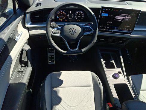 New 2026 Volkswagen Tiguan SE R-Line AWD/4WD image 7