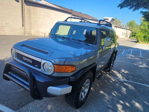 Used 2014 Toyota FJ Cruiser 4WD w/ Upgrade Package image 3