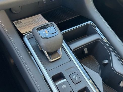 New 2025 Nissan Pathfinder SV image 20