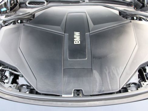 Used 2024 BMW i7 xDrive60 image 39