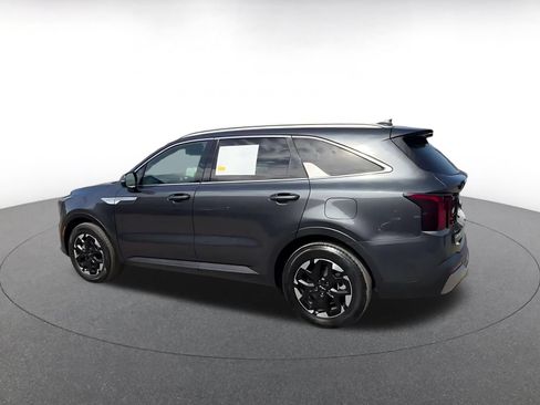 Used 2024 Kia Sorento S FWD image 8