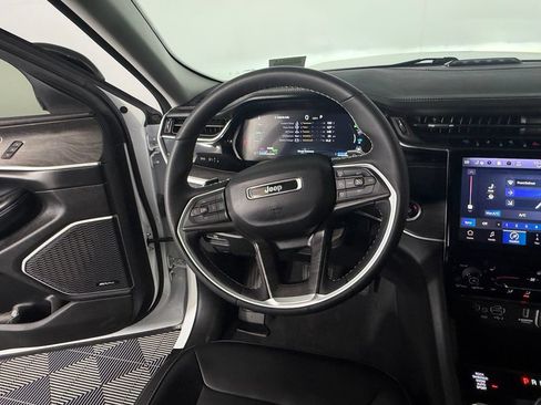 Used 2023 Jeep Grand Cherokee 4WD 4xe w/ Luxury Tech Group II image 16