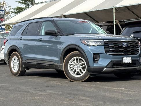 Used 2026 Ford Explorer Active RWD image 2