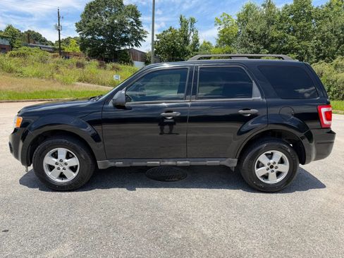 Used 2010 Ford Escape XLT AWD/4WD image 2