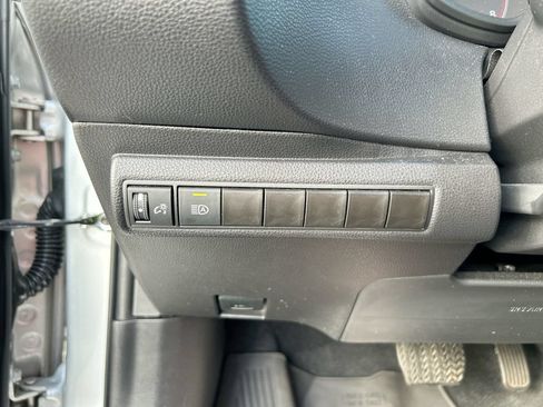 Used 2025 Toyota Corolla LE FWD image 5