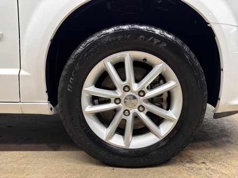 Used 2016 Dodge Grand Caravan SXT FWD image 39