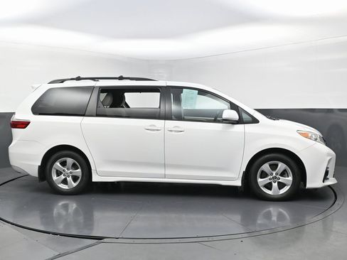 Used 2019 Toyota Sienna LE image 6