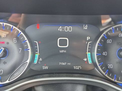 Used 2024 Chrysler Pacifica Touring-L FWD image 21