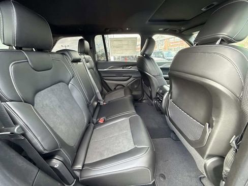 New 2026 Jeep Grand Cherokee Altitude AWD/4WD image 37