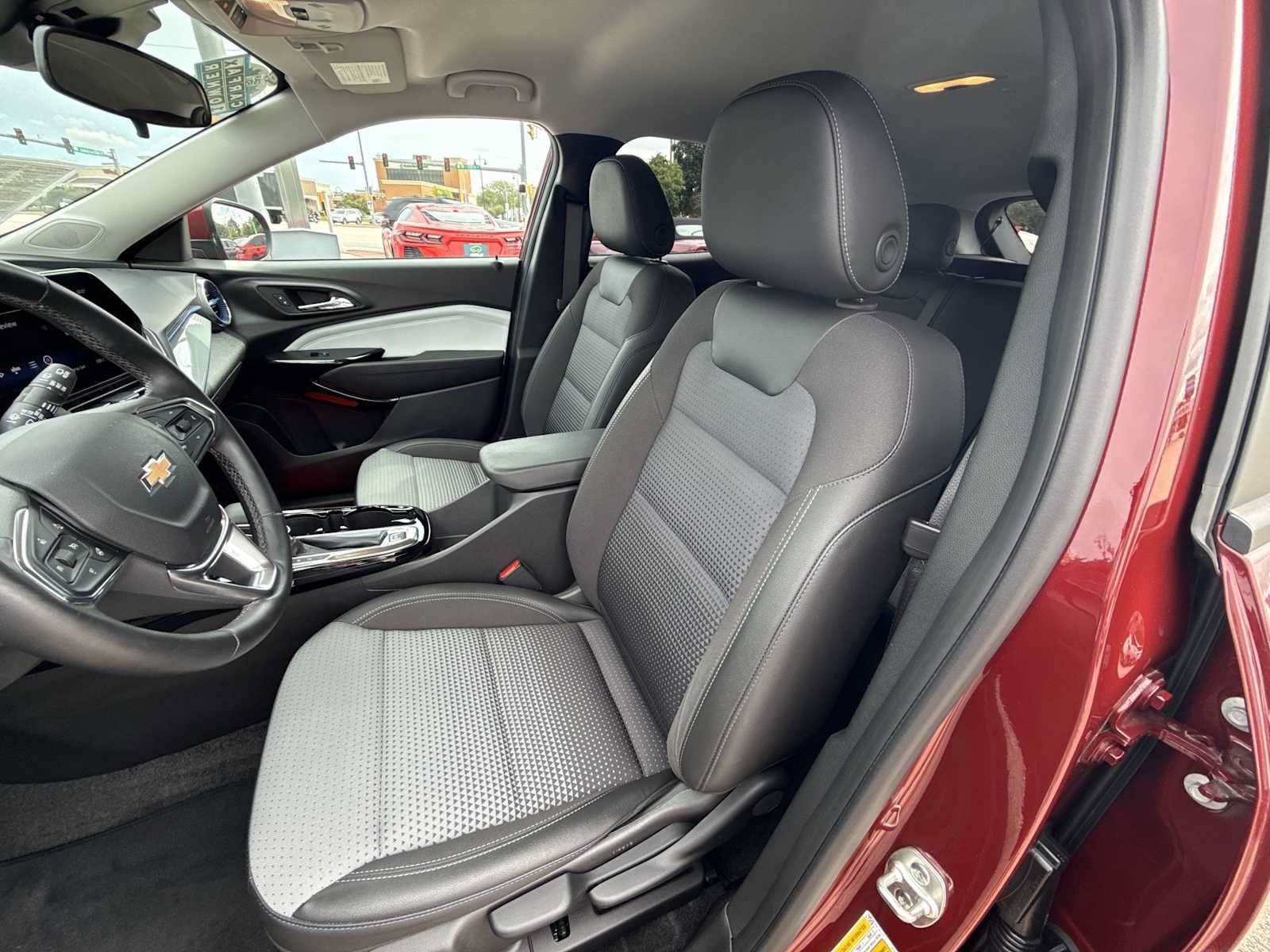 Certified 2024 Chevrolet Trax LT w/ Driver Confidence Package FWD image 18
