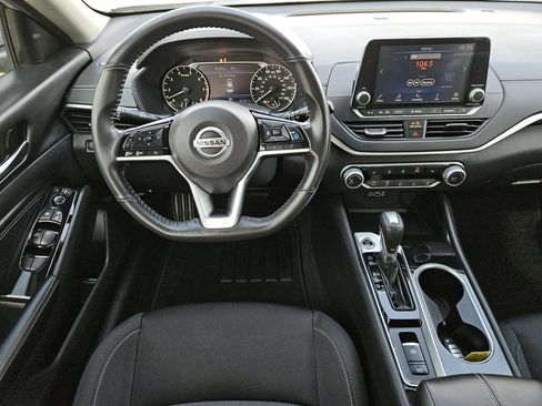 Used 2022 Nissan Altima 2.5 SV w/ SV Premium Package FWD image 10