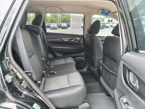 Used 2017 Nissan Rogue SV FWD image 10