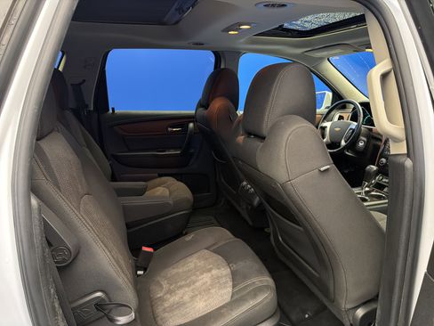 Used 2017 Chevrolet Traverse LT w/ Style and Technology Package image 24