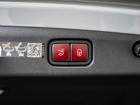 New 2026 Mercedes-Benz E 350 4MATIC Sedan image 22