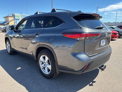 Used 2021 Toyota Highlander L image 3