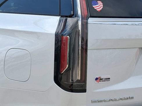 Used 2024 Cadillac Escalade Premium Luxury RWD image 9