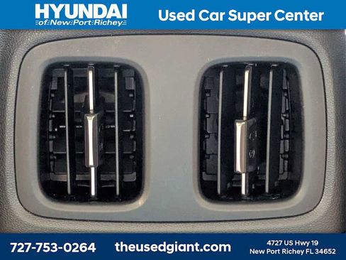 Used 2024 Hyundai Santa Cruz Limited image 16