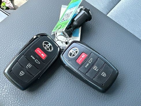 Used 2026 Toyota Camry LE FWD image 30