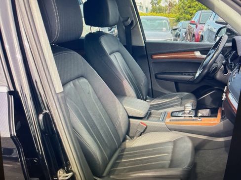 Used 2021 Audi Q5 Premium image 18