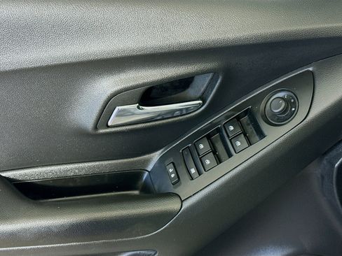 Used 2022 Chevrolet Trax LS w/ Tint and Cruise Package image 23