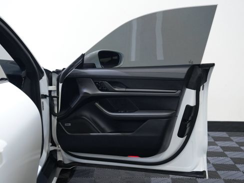 Used 2020 Porsche Taycan AWD/4WD image 23
