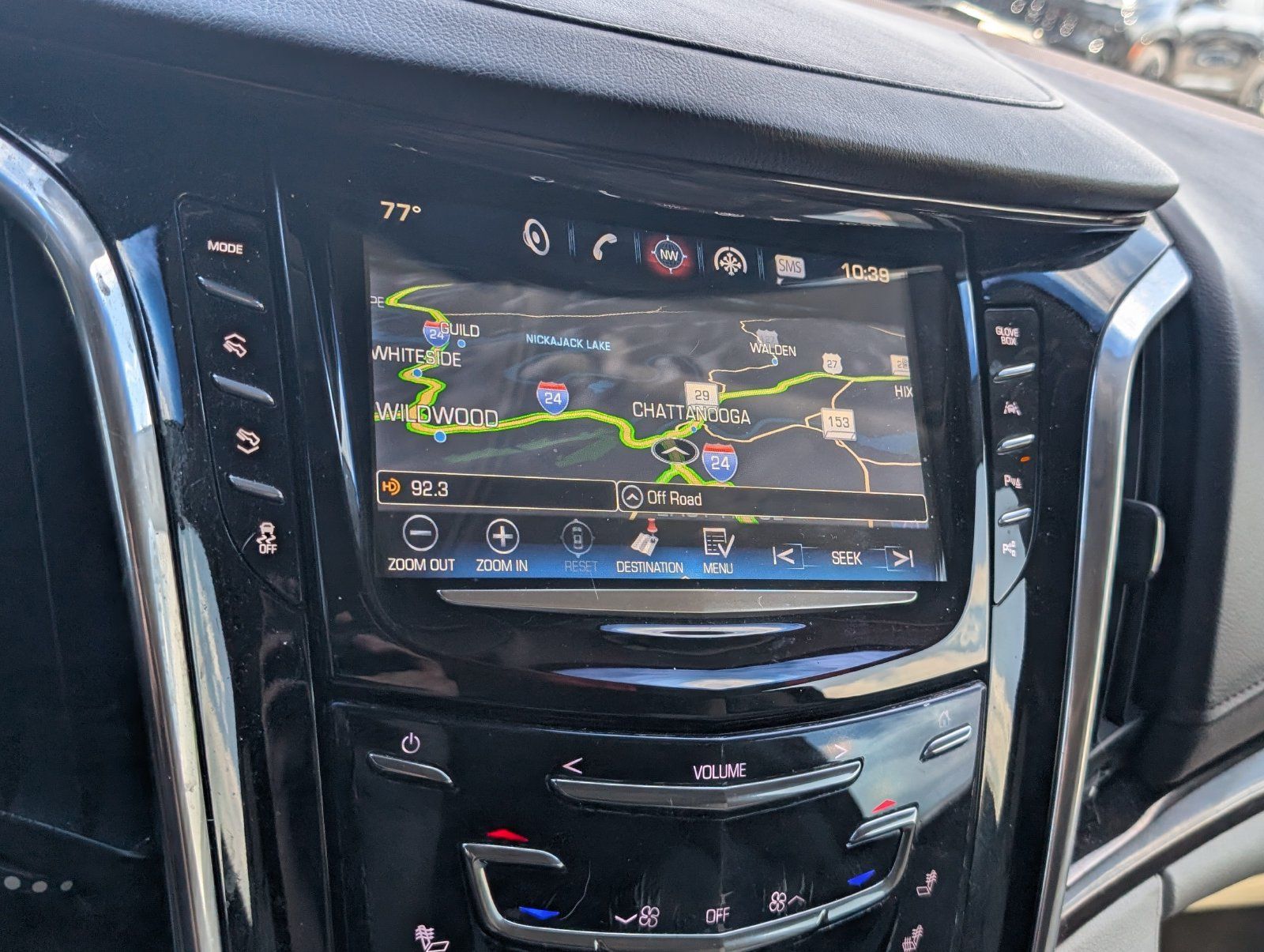 Used 2017 Cadillac Escalade Luxury AWD/4WD image 10