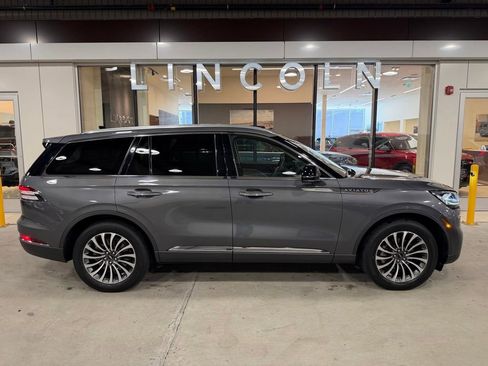 Used 2023 Lincoln Aviator AWD w/ Premium Package image 4