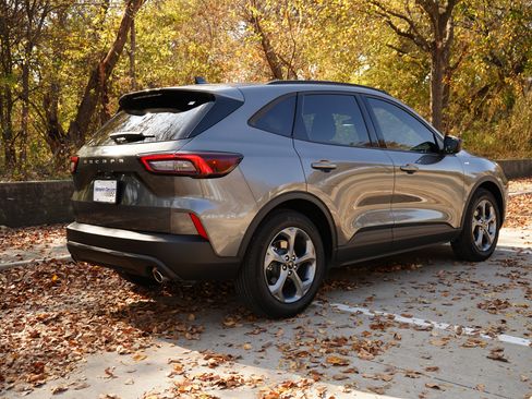 Used 2025 Ford Escape ST-Line image 9