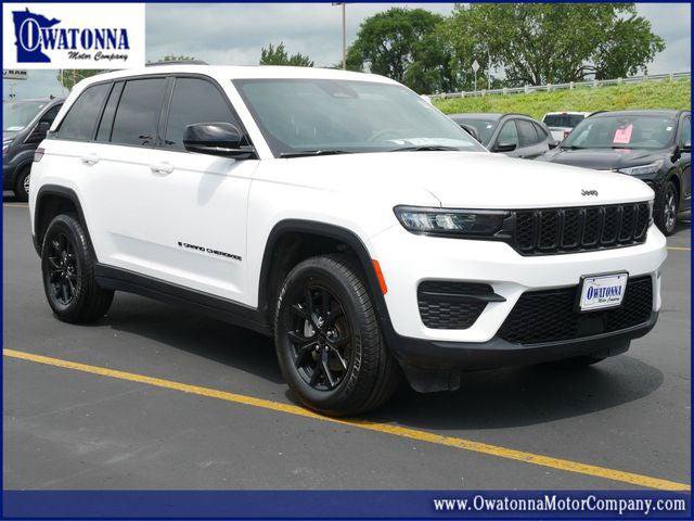 Certified 2024 Jeep Grand Cherokee Altitude AWD/4WD image 1