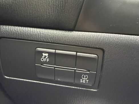 Used 2018 MAZDA MAZDA3 Sport w/ Preferred Equipment Package FWD image 22
