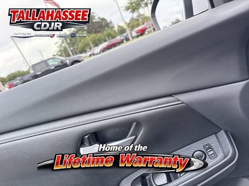 Used 2022 Nissan Sentra SV FWD image 14